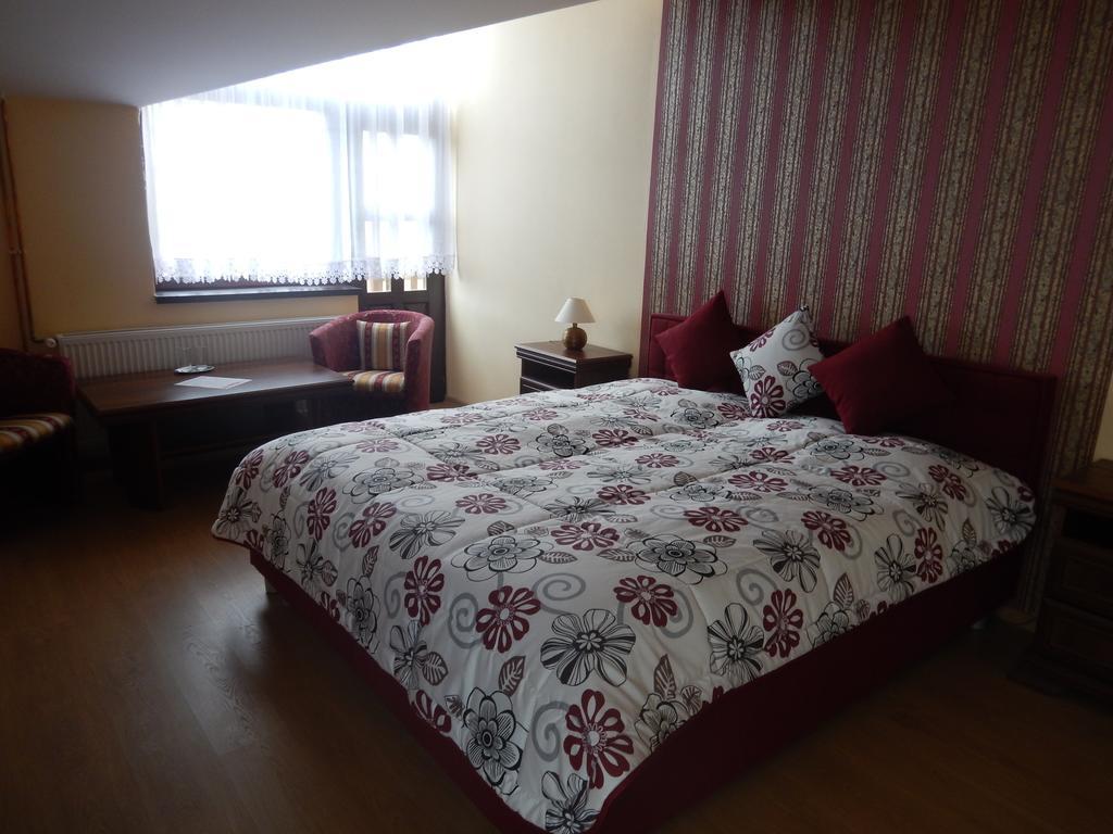 Hotel Konsky Dvor Brzotín Habitación foto